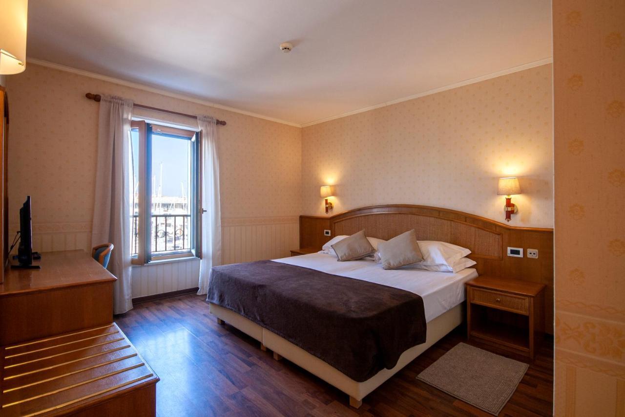 Hotel Metropole Градо Экстерьер фото