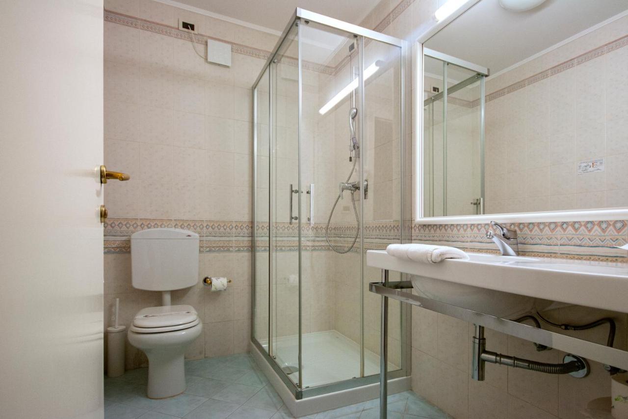 Hotel Metropole Градо Экстерьер фото