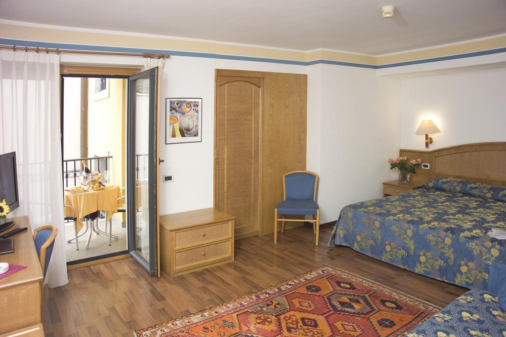 Hotel Metropole Градо Экстерьер фото