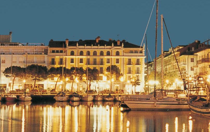 Hotel Metropole Градо Экстерьер фото